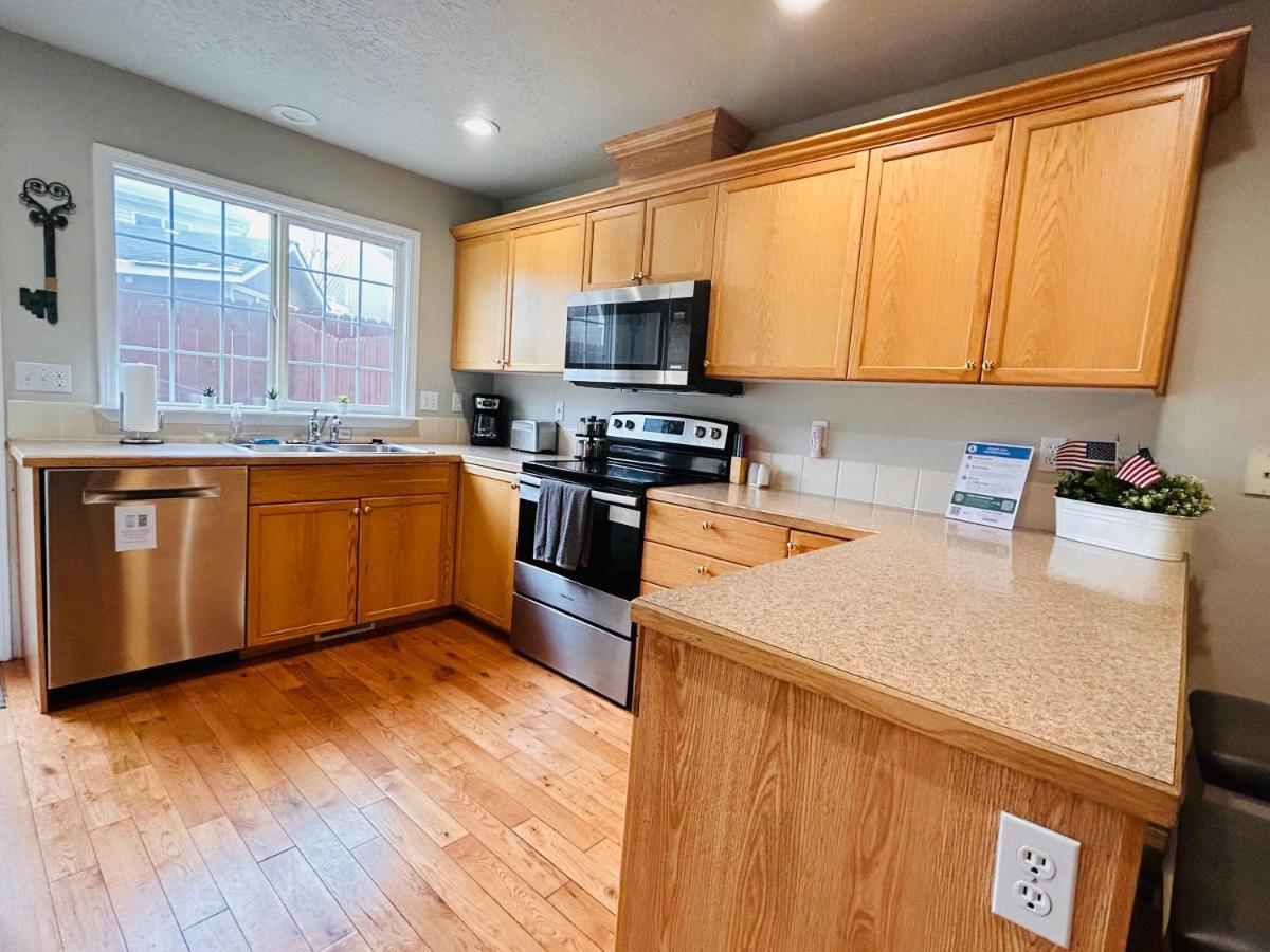 The Getaway Se Boise Condo Across The Street From Greenbelt, Bown Crossing And Boise River 3Bd 3Bath, 4 Beds! Lovely, Homey, Dining Table Seats 6 Luaran gambar