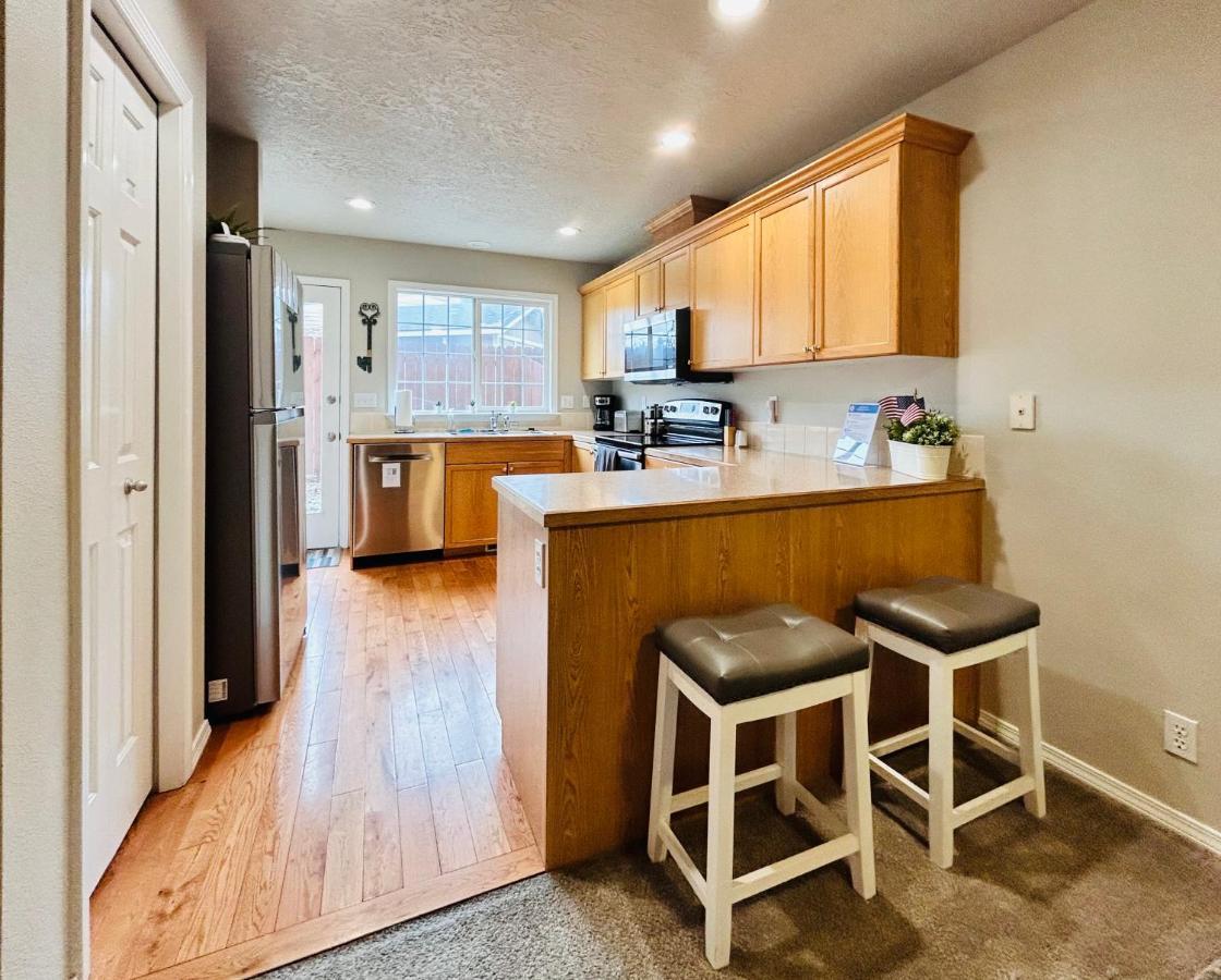 The Getaway Se Boise Condo Across The Street From Greenbelt, Bown Crossing And Boise River 3Bd 3Bath, 4 Beds! Lovely, Homey, Dining Table Seats 6 Luaran gambar