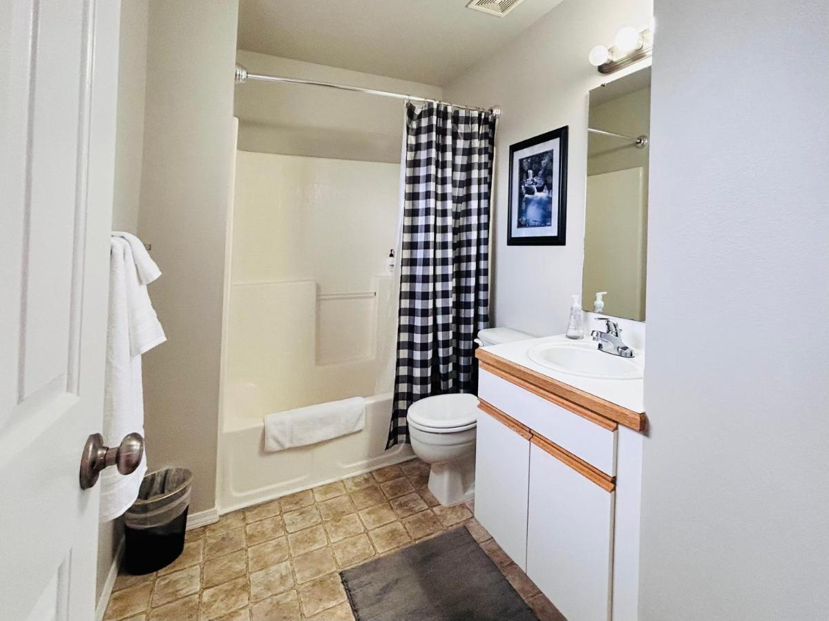 The Getaway Se Boise Condo Across The Street From Greenbelt, Bown Crossing And Boise River 3Bd 3Bath, 4 Beds! Lovely, Homey, Dining Table Seats 6 Luaran gambar